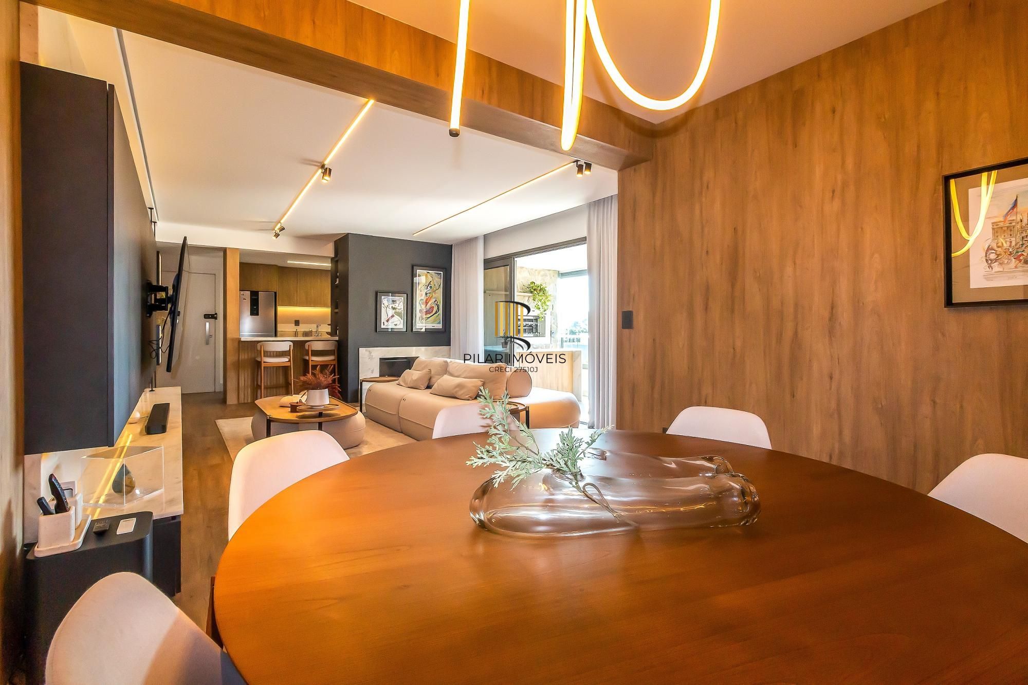 Apartamento NOVO, 100% mobiliado, com 149,84m² de área privativa, 3 suítes e 2 vagas de garagem.