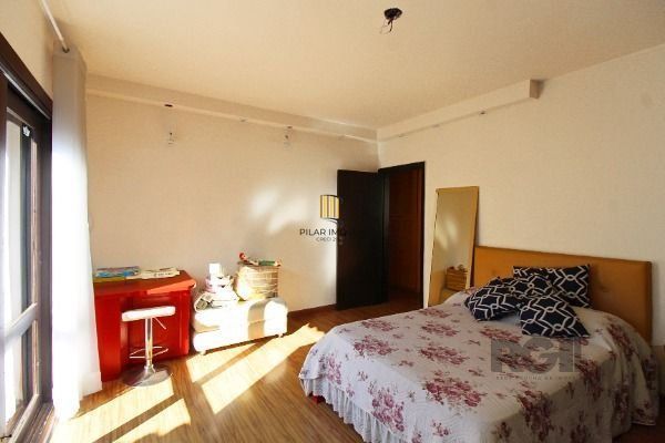 Casa Condominio em Porto Alegre, no bairro Cavalhada, com 4 dormitório(s), e 4 b