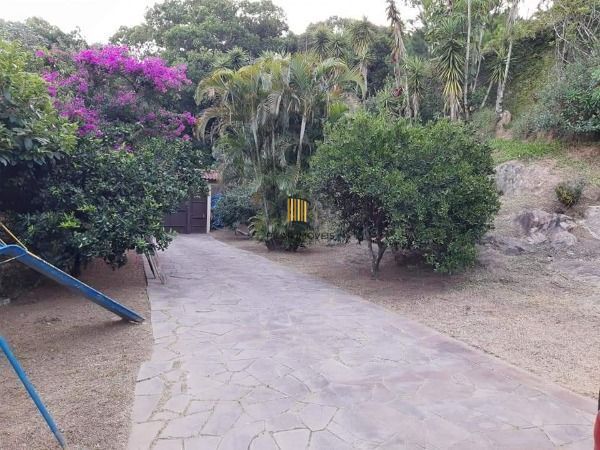 Casa em Porto Alegre, no bairro Vila Nova, com 4 dormitório(s), e 4 banheiros, à