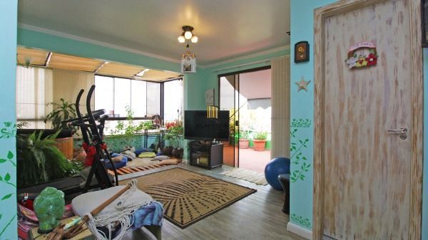 Cobertura em Porto Alegre, no bairro Petrópolis, com 3 dormitório(s), e 3 banhei