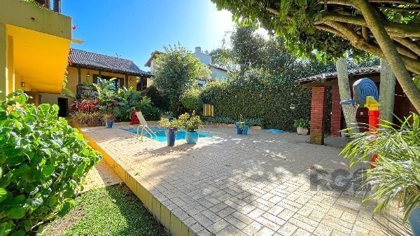 Casa Condominio em Porto Alegre, no bairro Cavalhada, com 4 dormitório(s), e 4 b