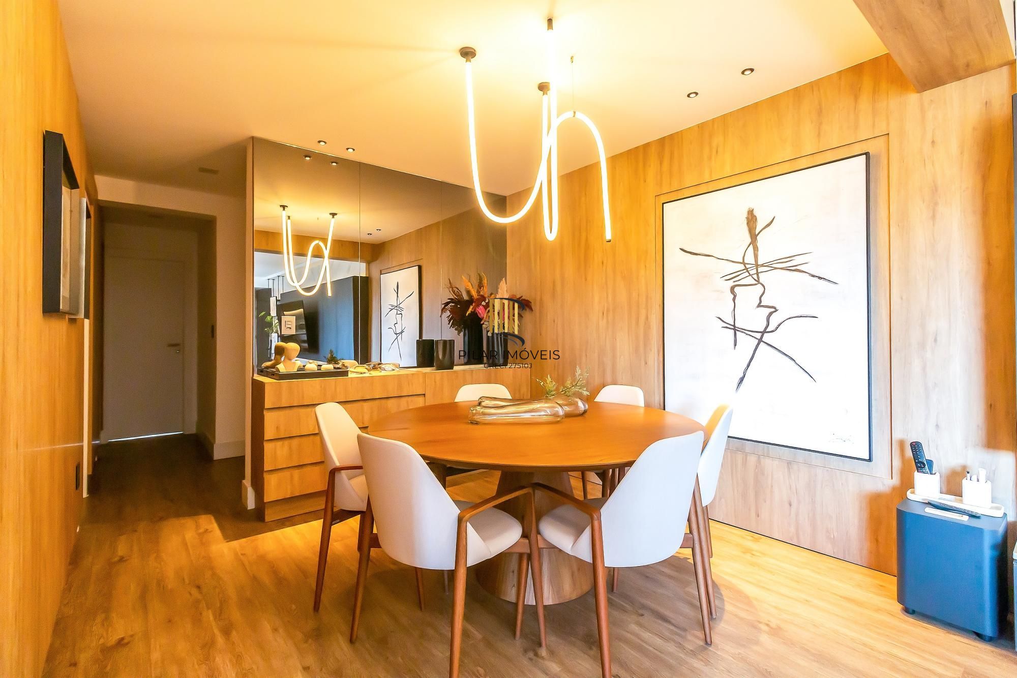 Apartamento NOVO, 100% mobiliado, com 149,84m² de área privativa, 3 suítes e 2 vagas de garagem.