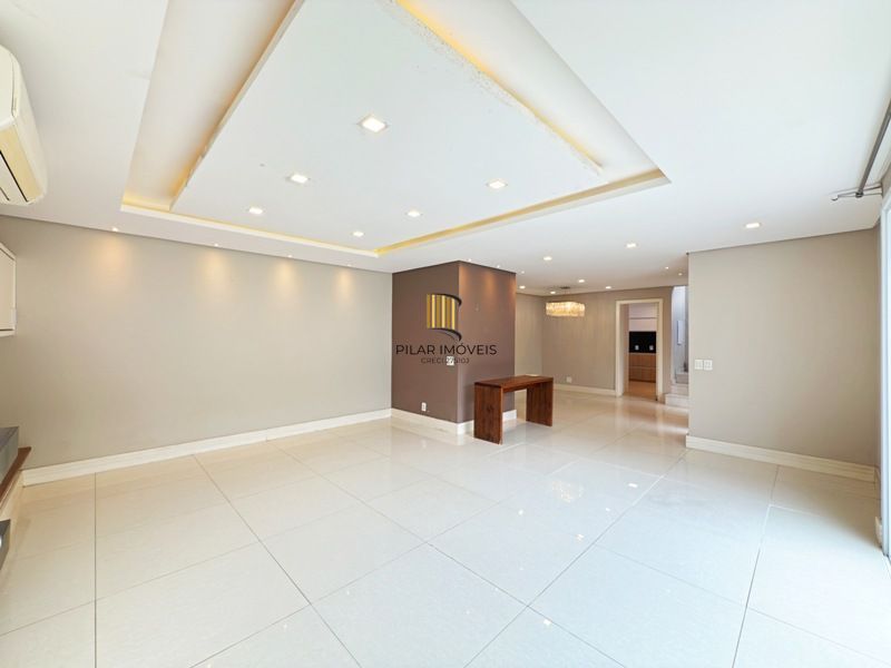 Linda Residência em Condomínio Fechado no Bairro Pedra Redonda.