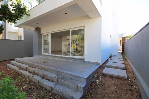 Casa Condominio para Venda - 364m², 3 dormitórios, sendo 3 suites, 2 vagas - Ped