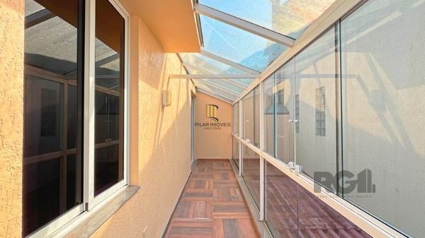 Casa em Porto Alegre, no bairro Nonoai, com 4 dormitório(s), à venda.