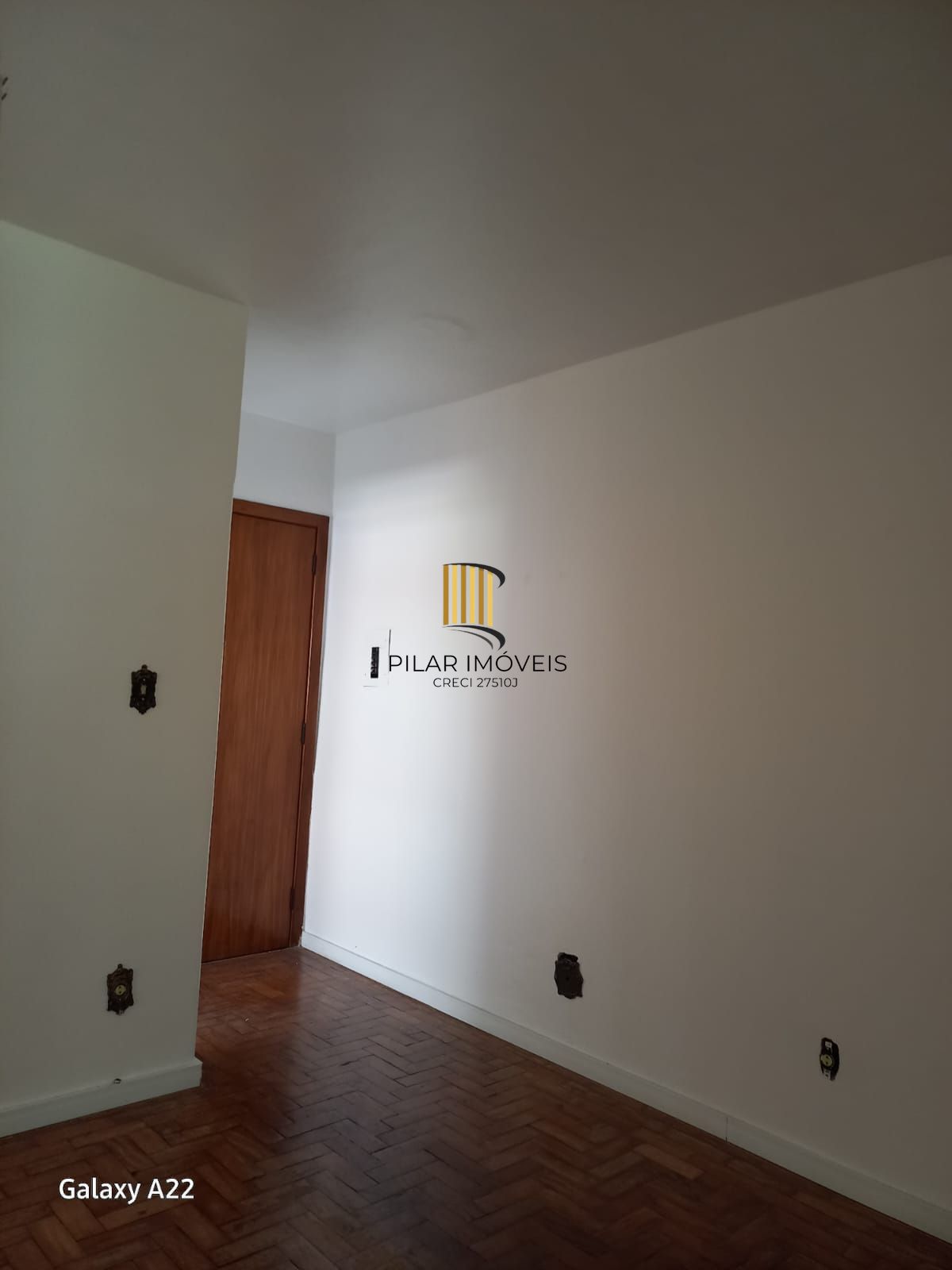 Apartamento 1 dormitório térreo, a 100mts do Shopping Iguatemi.