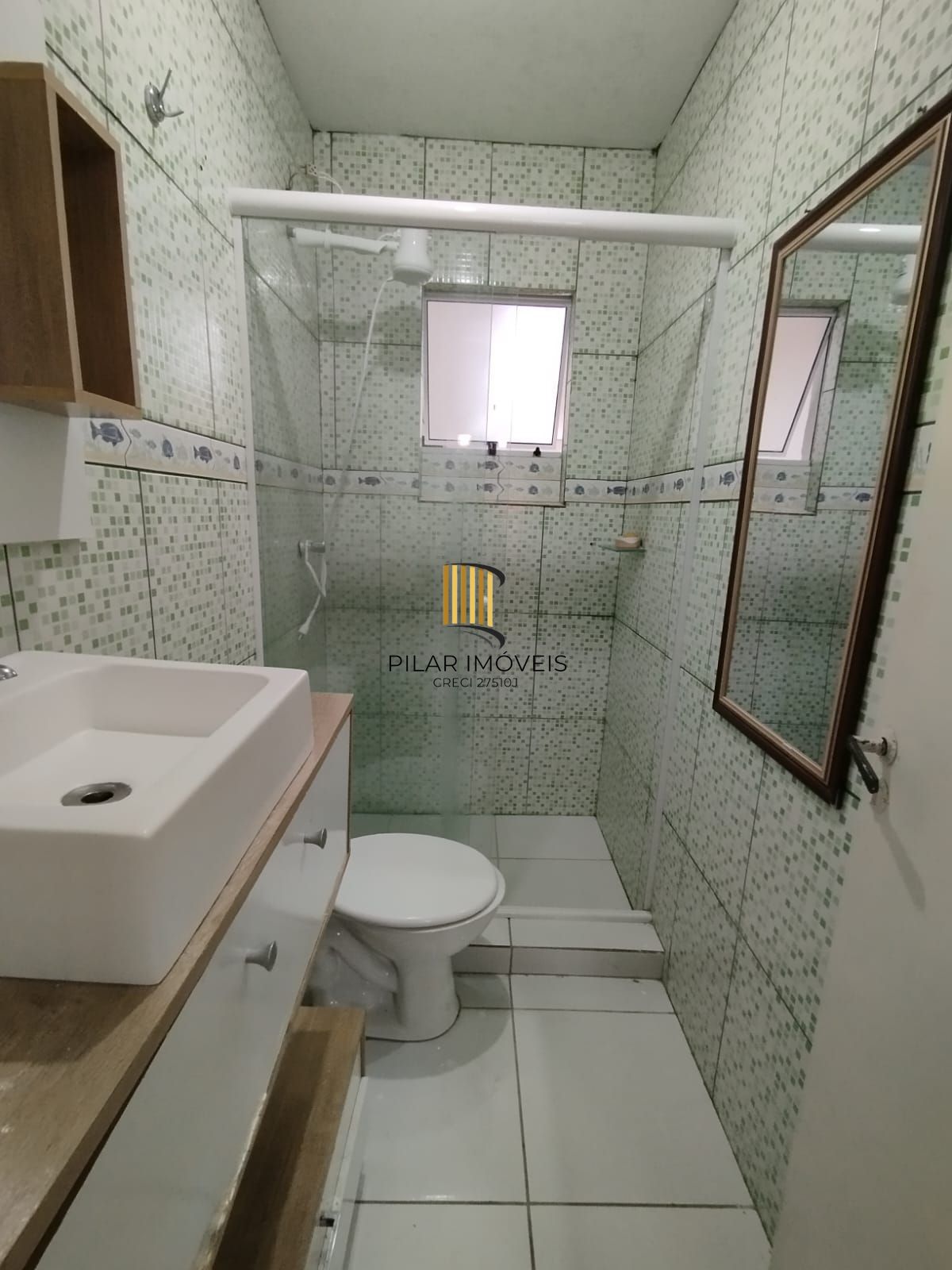 Casa 2 dorm, sala, cozinha, banheiro e área gourmet. Aceita carro no negócio. Nã