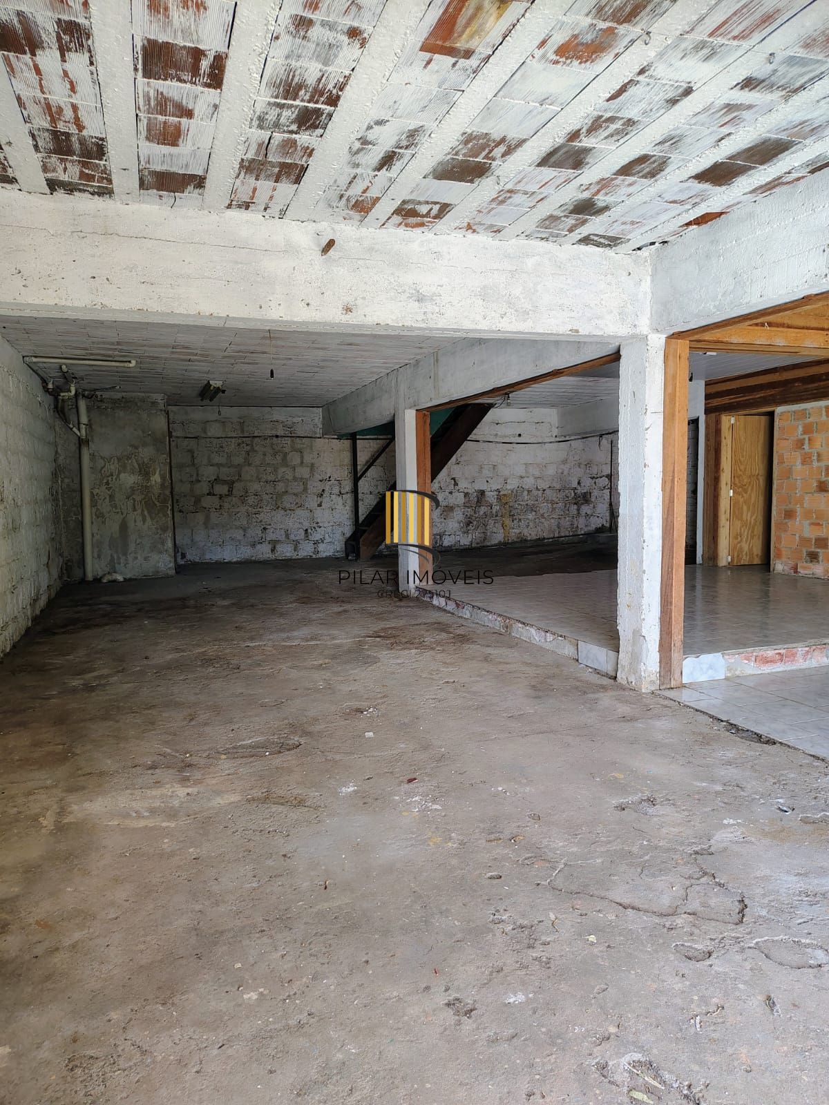 Residência com 3 dormitórios sendo 1 suíte á venda bairro Medianeira