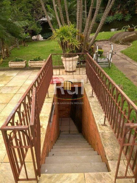 Casa para Venda - 741m², 5 dormitórios, sendo 3 suites, 9 vagas - Espirito Santo