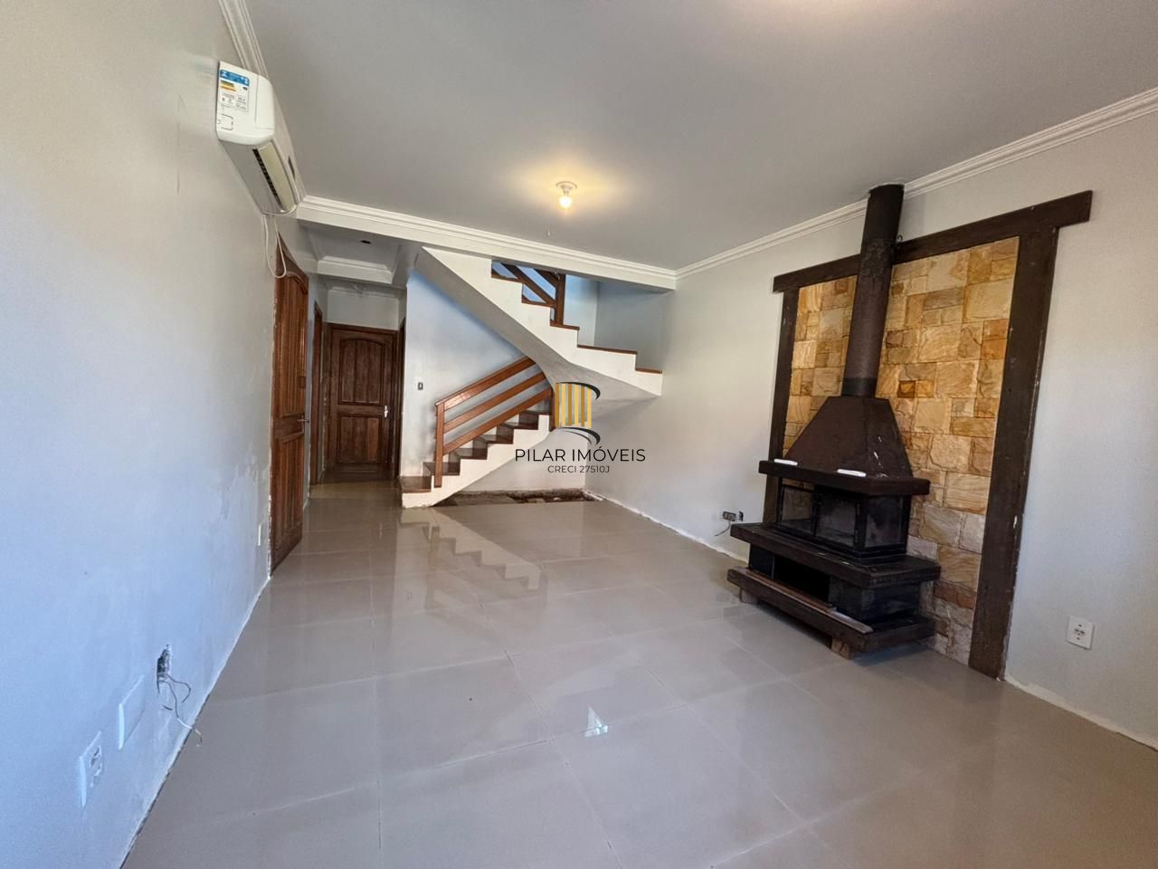 Resodência com 4 dormitórios em condomínio com Energia Solar Privativa.