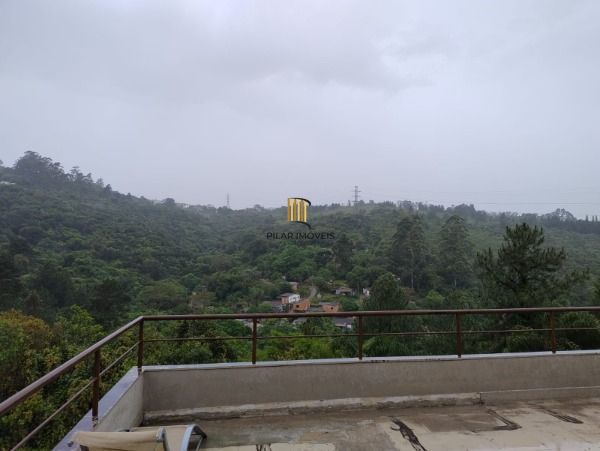 Casa em Porto Alegre, no bairro Vila Nova, com 4 dormitório(s), e 4 banheiros, à