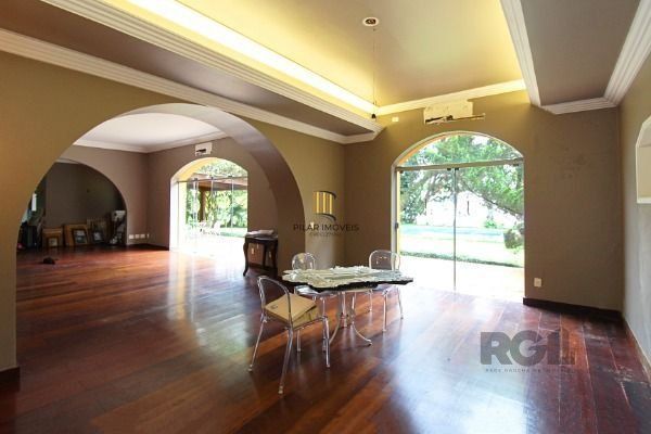 Casa em Porto Alegre, no bairro Pedra Redonda, com 7 dormitório(s), e 7 banheiro
