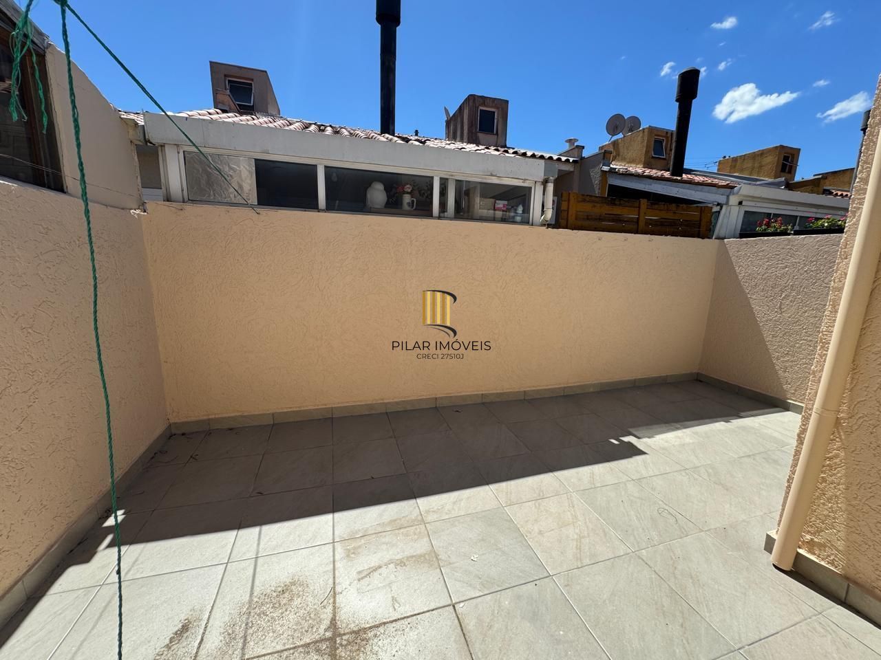 Carrara- Casa térrea 2 dormitórios, reformada , com 2 vagas , churrasqueira