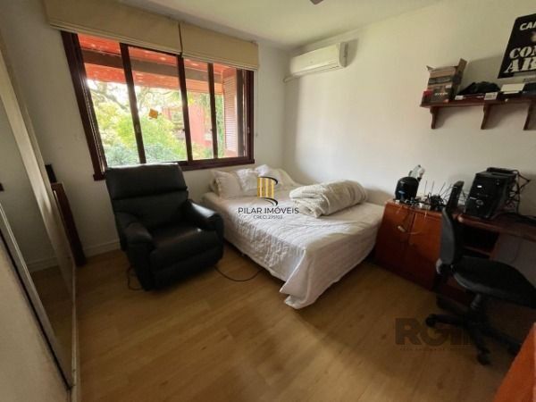 Casa em Porto Alegre, no bairro Vila Assunção, com 3 dormitório(s), à venda.