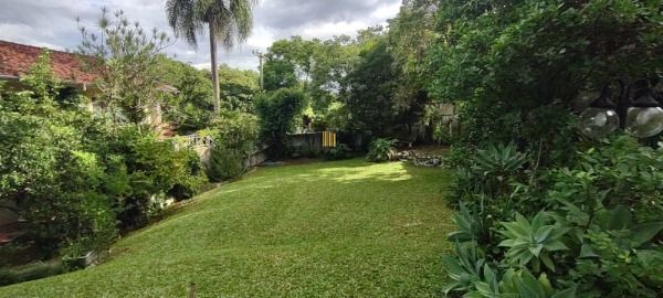 Casa em Porto Alegre, no bairro Jardim Isabel, com 5 dormitório(s), e 5 banheiro
