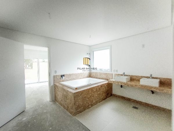 Cobertura para Venda - 346.66m², 3 dormitórios, sendo 3 suites, 4 vagas - Vila A