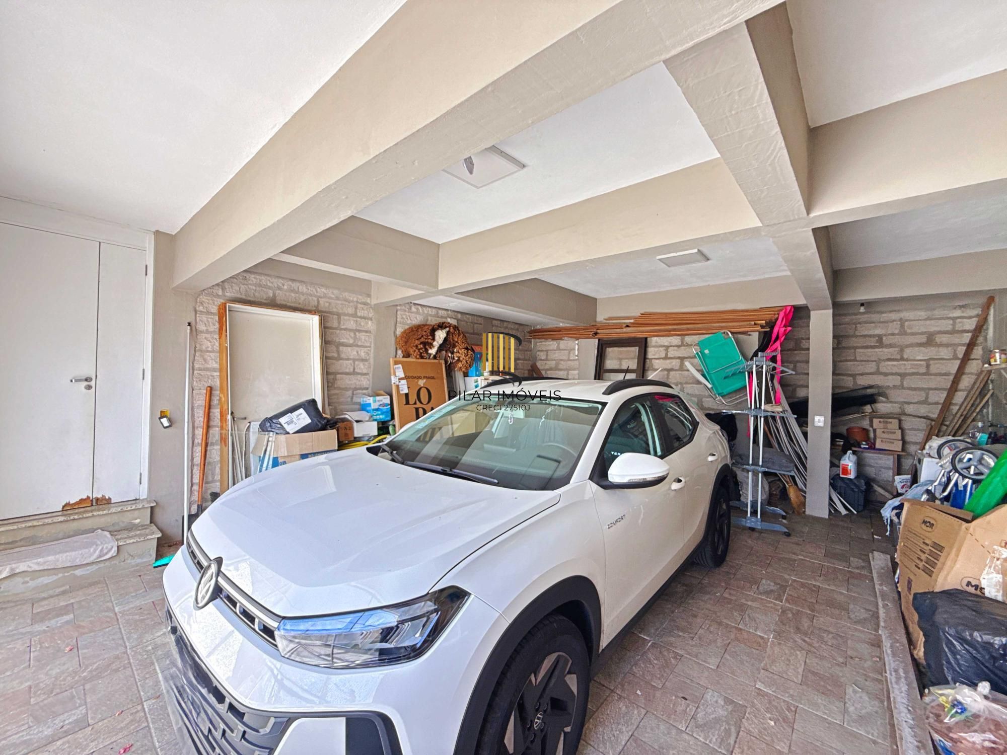 Linda residência com  3 dormitórios, sendo 1 suíte, com Linda Vista do Bairro.