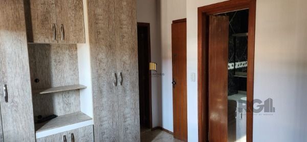 Sobrado em Porto Alegre, no bairro Vila Nova, com 3 dormitório(s), e 3 banheiros