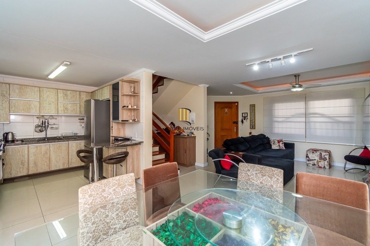 Excelente casa com 158,9m2 de área privativa, 3 dormitórios, 1 suíte, e 2 vagas.