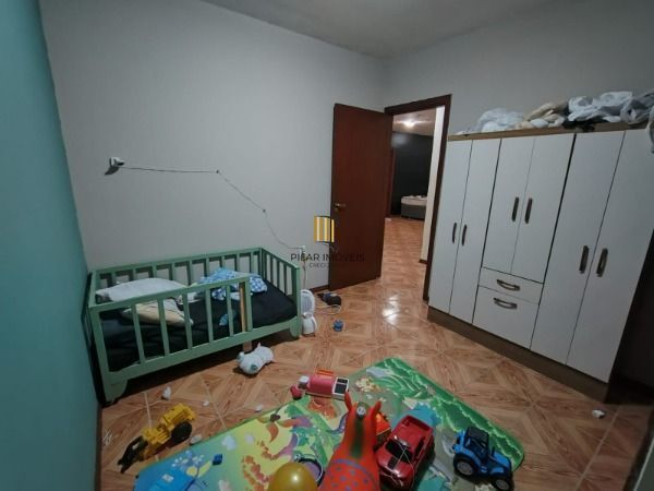 Casa em Porto Alegre, no bairro Vila Nova, com 4 dormitório(s), e 4 banheiros, à