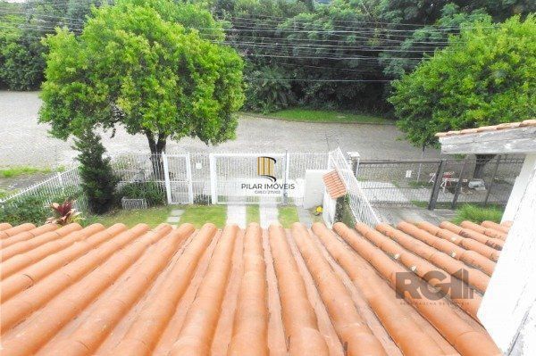 Casa em Porto Alegre, no bairro Espirito Santo, com 3 dormitório(s), e 3 banheir