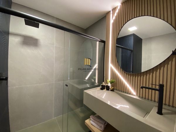 Apartamento em Porto Alegre, no bairro Cristal, com 2 dormitório(s), e 2 banheir