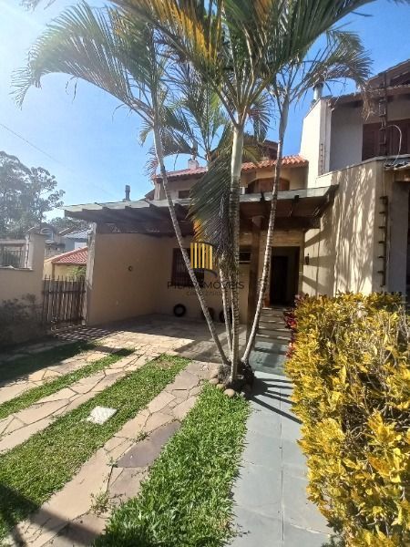 Casa em Porto Alegre, no bairro Ipanema, com 3 dormitório(s), e 3 banheiros, à v