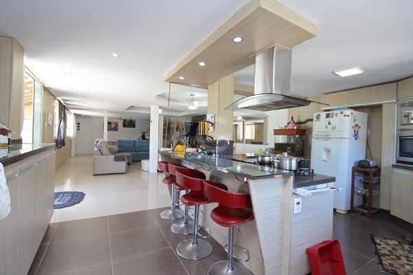 Casa para Venda - 220m², 4 dormitórios, sendo 2 suites, 5 vagas - Vila Nova