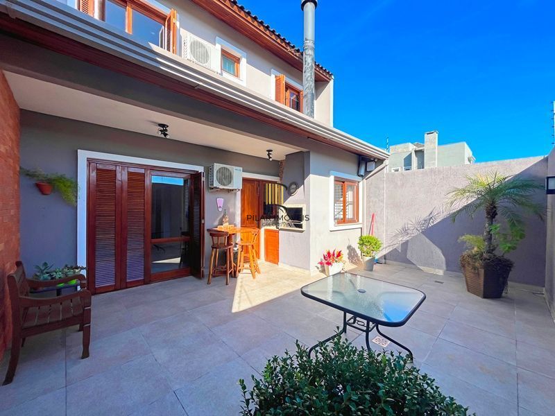 Casa Residencial com 3 dormitórios à Venda na Hípica.