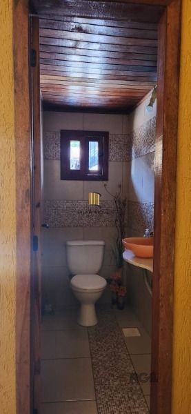 Sobrado em Porto Alegre, no bairro Vila Nova, com 3 dormitório(s), e 3 banheiros