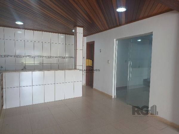 Casa em Porto Alegre, no bairro Restinga, com 4 dormitório(s), e 4 banheiros, à 