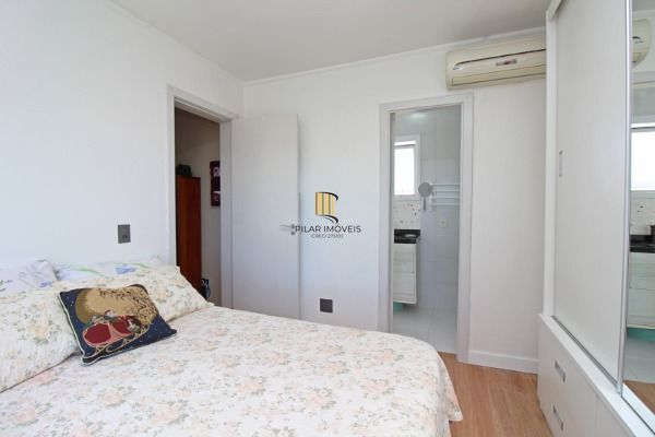 Casa Condominio em Porto Alegre, no bairro Ipanema, com 2 dormitório(s), e 2 ban