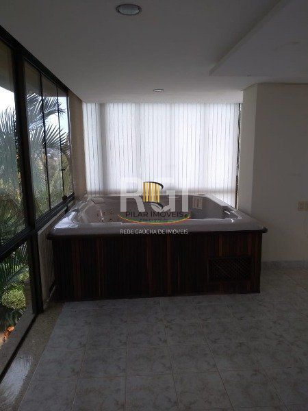 Casa para Venda - 741m², 5 dormitórios, sendo 3 suites, 9 vagas - Espirito Santo