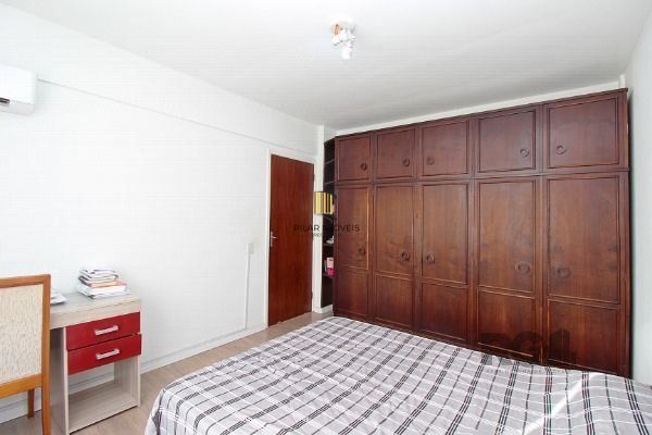 Apartamento em Porto Alegre, no bairro Cristal, com 2 dormitório(s), e 2 banheir
