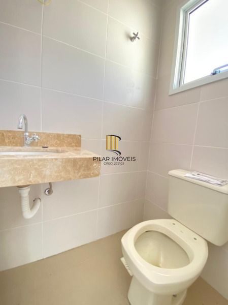 Casa para Venda - 125m², 3 dormitórios, sendo 1 suites, 1 vaga - Guarujá