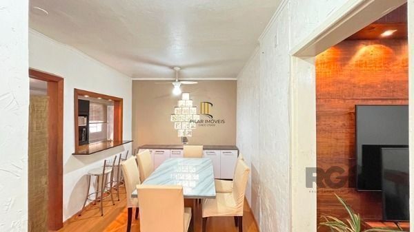 Casa em Porto Alegre, no bairro Cavalhada, com 4 dormitório(s), e 4 banheiros, à