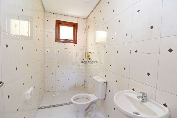 Casa em Porto Alegre, no bairro Aberta Dos Morros, com 3 dormitório(s), e 3 banh