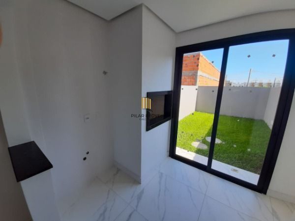 Sobrado em Porto Alegre, no bairro Aberta dos Morros, com 2 dormitório(s), e 2 b