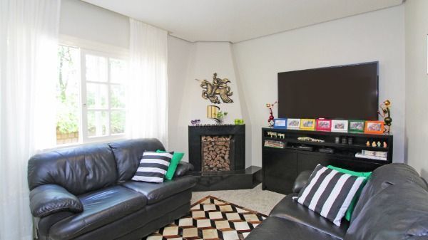 Casa Condominio em Porto Alegre, no bairro Cascata, com 3 dormitório(s), e 3 ban