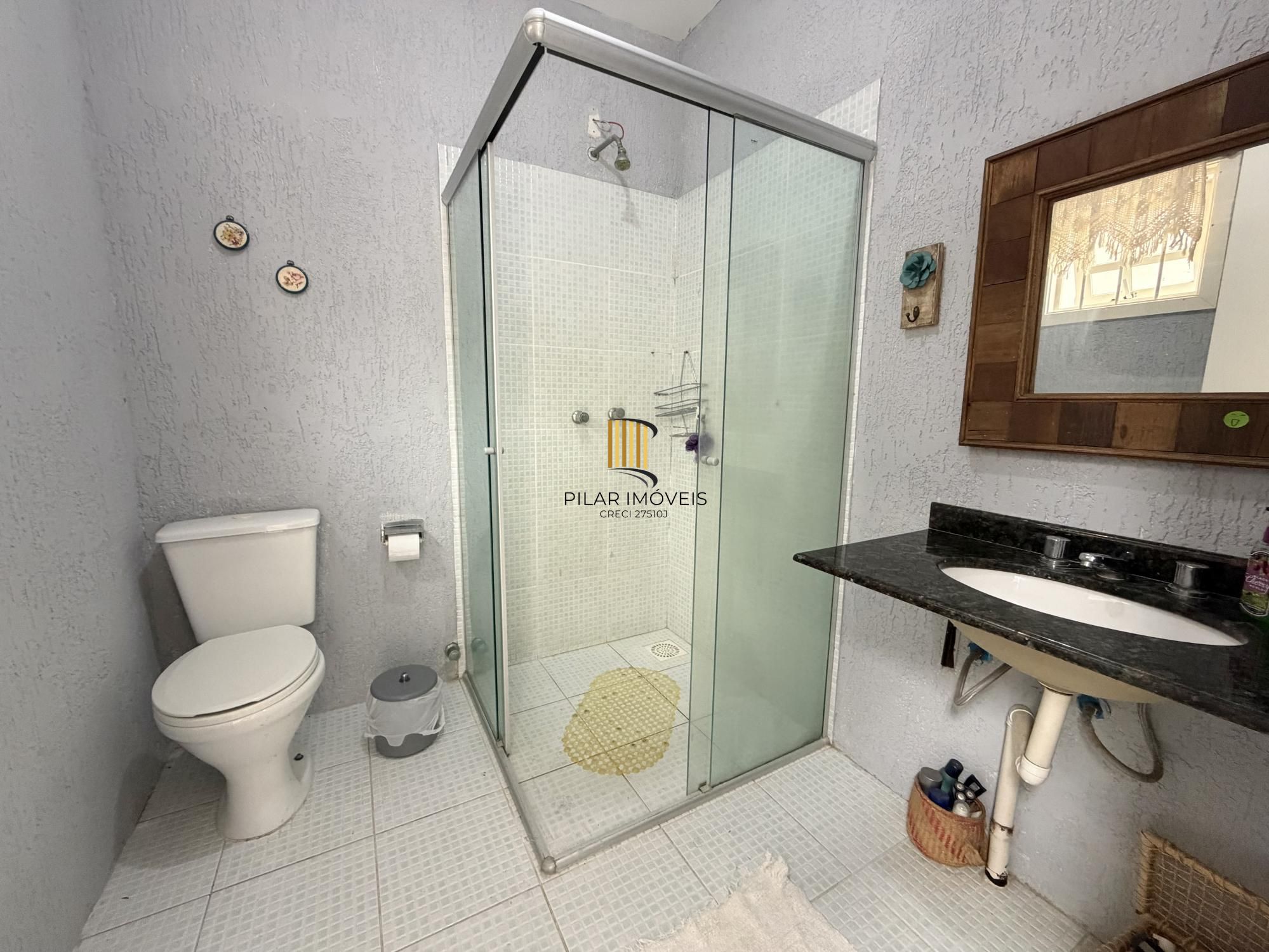 Casa 4 dormitórios no bairro Serraria