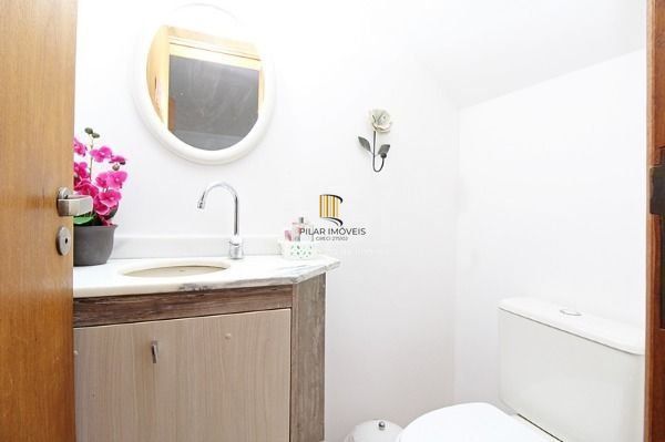 Casa em Porto Alegre, no bairro Espírito Santo, com 3 dormitório(s), à venda.