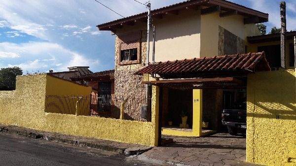 Casa em Porto Alegre, no bairro Aberta dos Morros, com 4 dormitório(s), e 4 banh