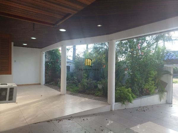 Casa em Porto Alegre, no bairro Restinga, com 4 dormitório(s), e 4 banheiros, à 