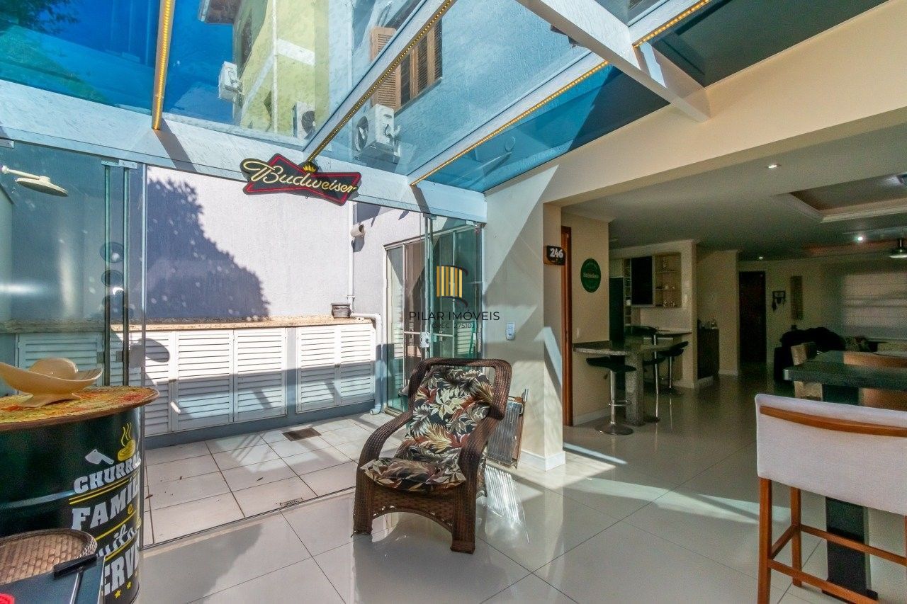 Excelente casa com 158,9m2 de área privativa, 3 dormitórios, 1 suíte, e 2 vagas.