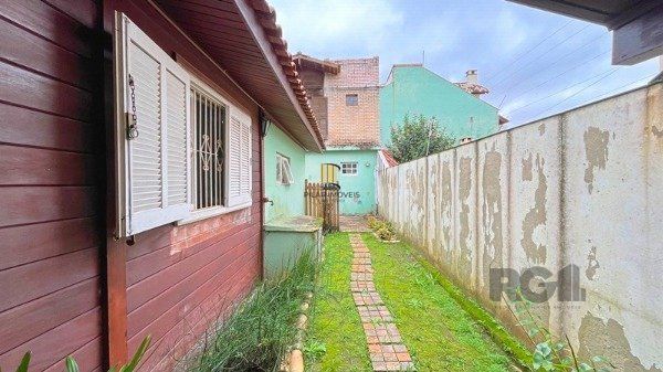 Casa em Porto Alegre, no bairro Ipanema, com 3 dormitório(s), e 3 banheiros