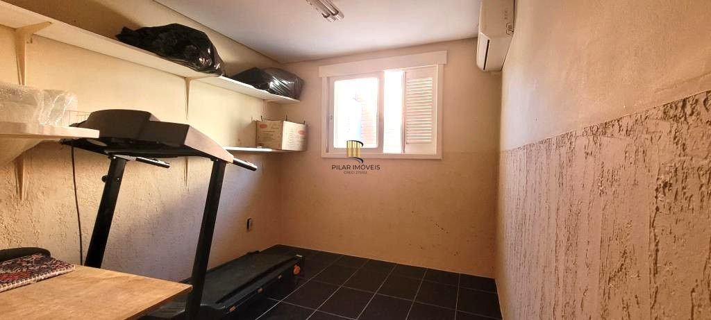 Excelente Casa de Esquina no Residencial Bahamas – Ipanema, com 351m² privativos, 4 dormitórios e duas vagas de garagem.