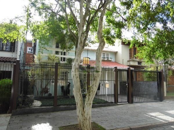 Sobrado para Venda - 208m², 3 dormitórios, sendo 1 suites, 4 vagas - Nonoai