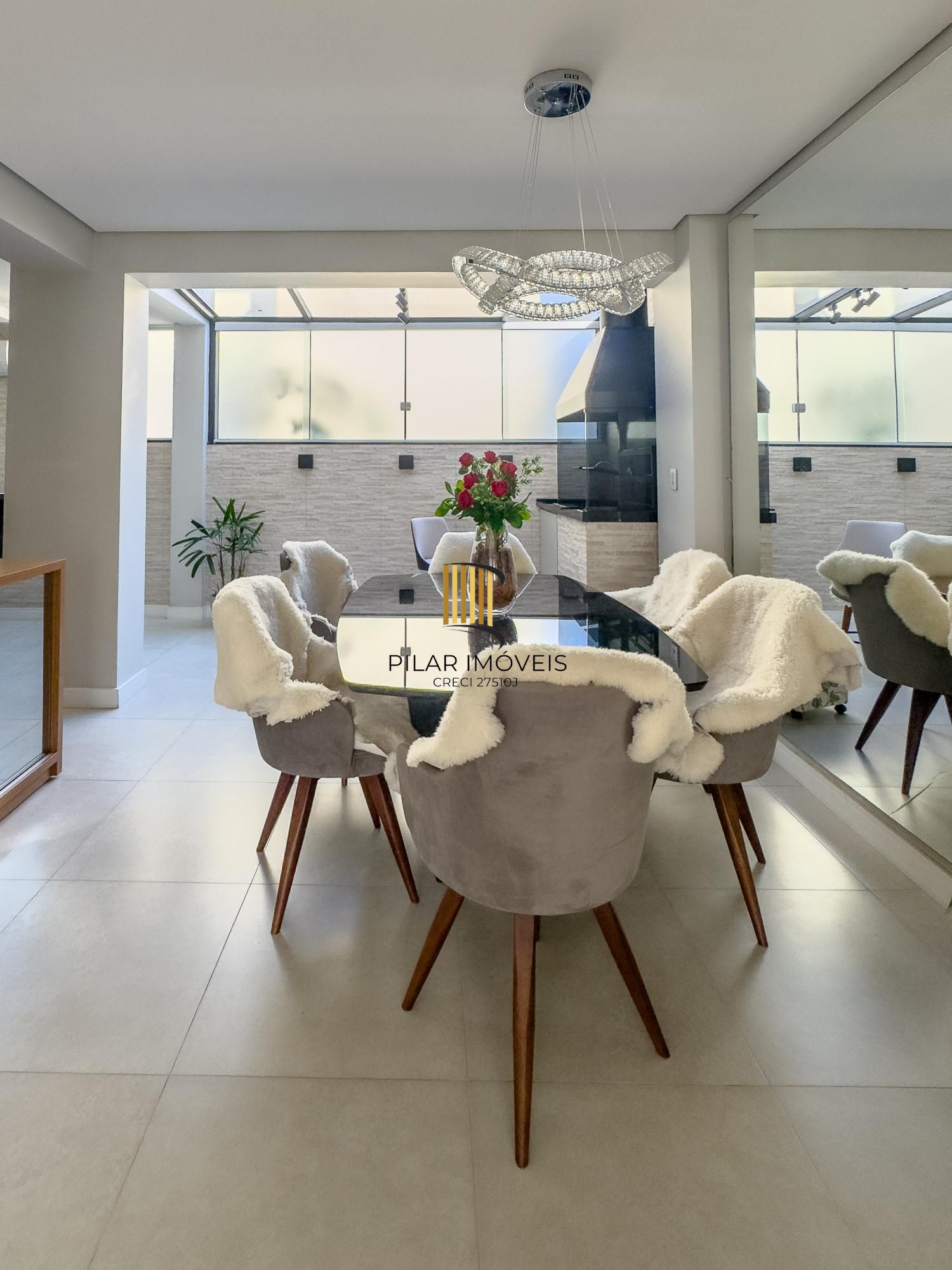 Casa em Condomínio com 3 dormitórios no bairro Vila Conceição.