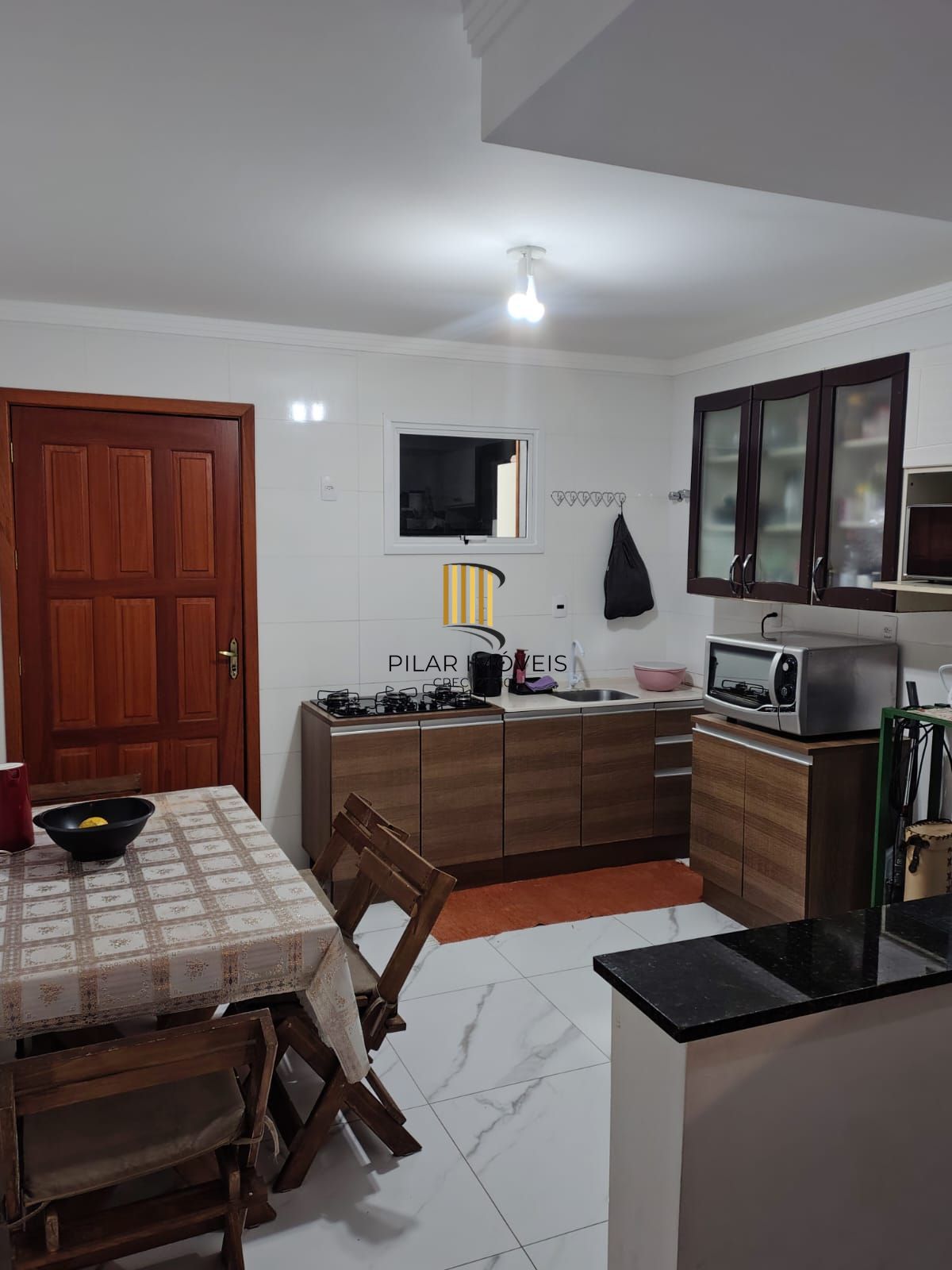 Sobrado com 2 suítes, 84m², no Portal do Guarujá