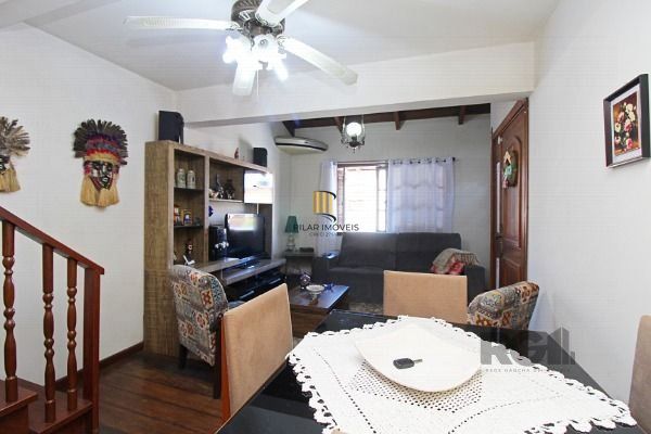 Sobrado em Porto Alegre, no bairro Vila Nova, com 3 dormitório(s), e 3 banheiros